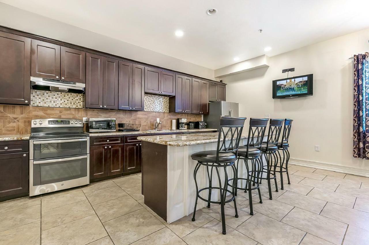 Spacious 3br/2.5bath In Great Location Apartment *