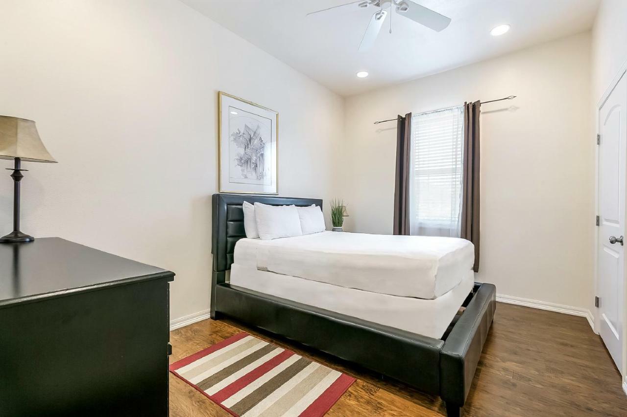 Spacious 3br/2.5bath In Great Location *