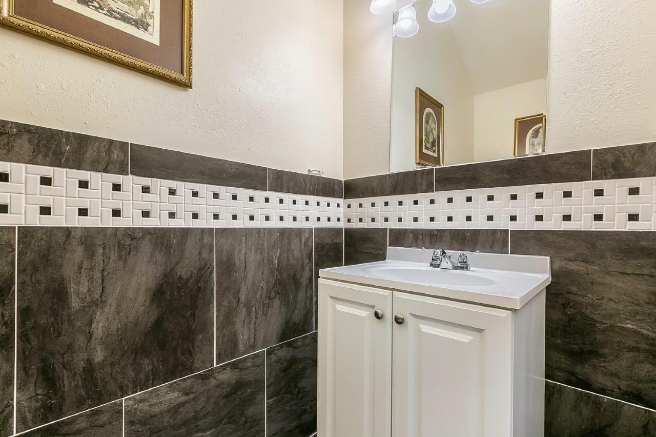 Apartment Spacious 3br/2.5bath In Great Location