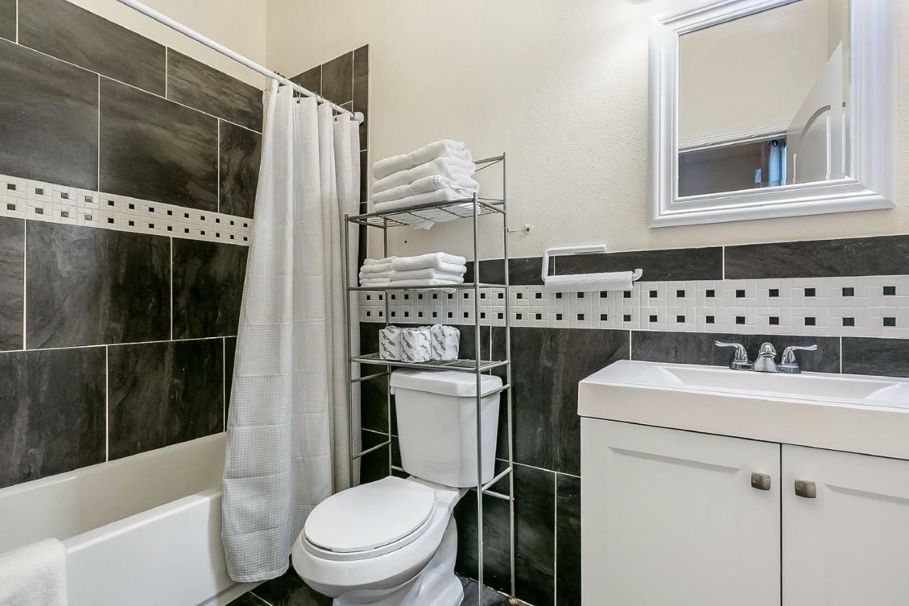 Spacious 3br/2.5bath In Great Location Apartment