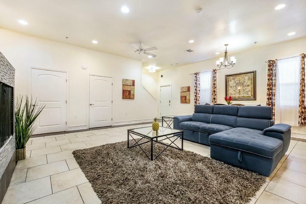 Spacious 3br/2.5bath In Great Location Apartment *
