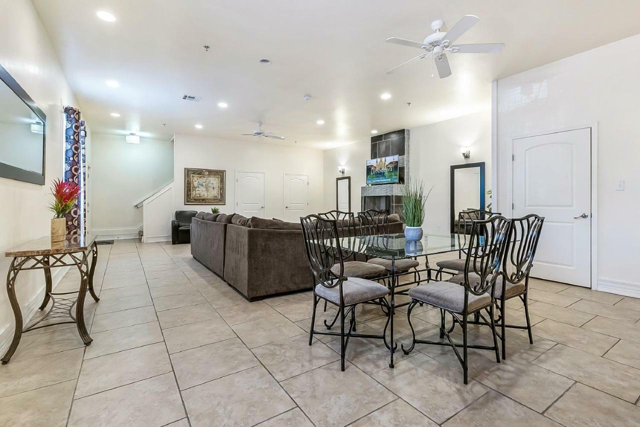 Spacious 3br/2.5bath In Great Location *